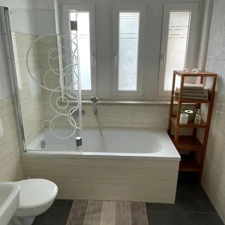 4 Raum Mit Balkon U Badewanne Phil 3 بلوين