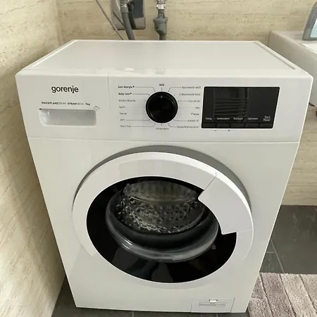 4 Raum Mit Balkon U Badewanne Phil 3 شقة