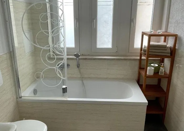 4 Raum Mit Balkon U Badewanne Phil 3 플라우엔